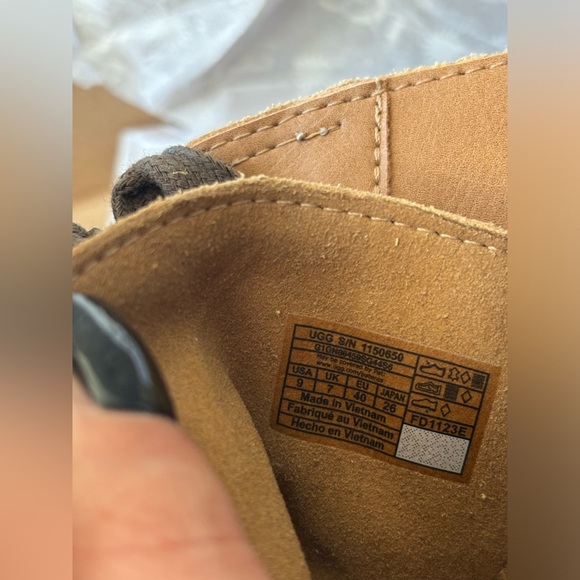 Leather Waterproof UGG Winter Boot, Size 9, Brand New in Box - Picture 12 of 16